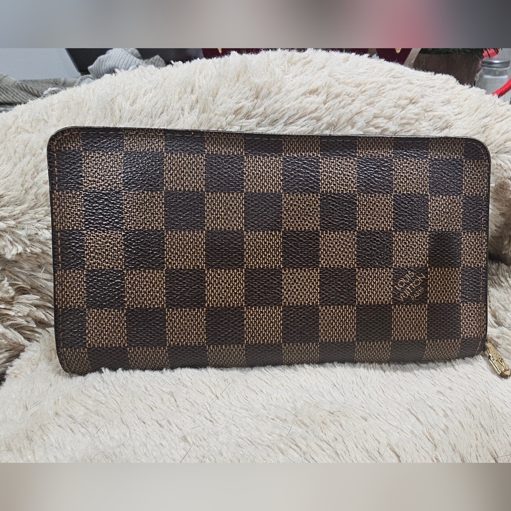 Authentic Louis Vuitton Brown Textured Wallet